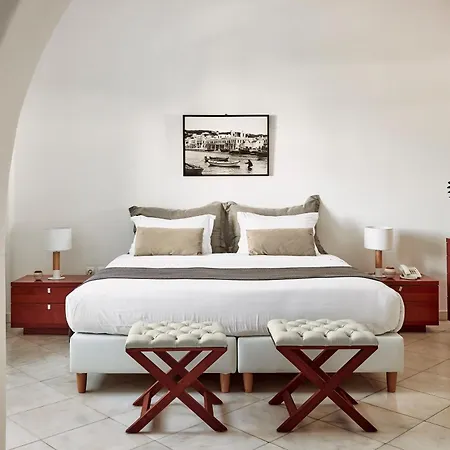 Adonis Hotel 4*