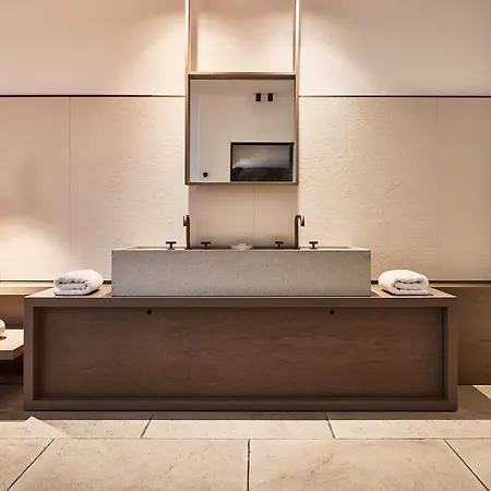 Adonis Hotel 4*