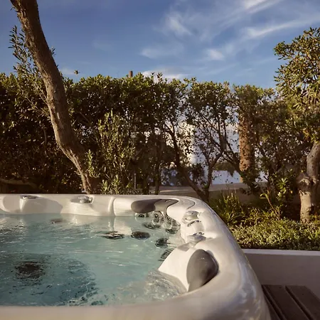 Adonis Hotel 4*