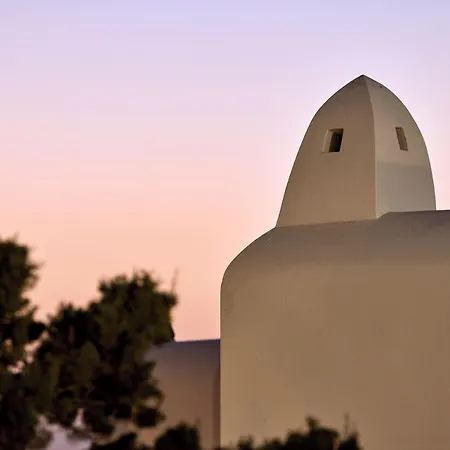 Adonis Hotel 4*